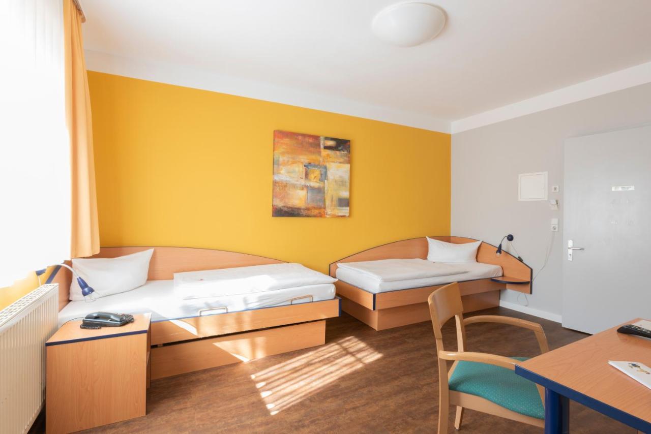 Hotel Mit-Mensch Berlin Exterior photo