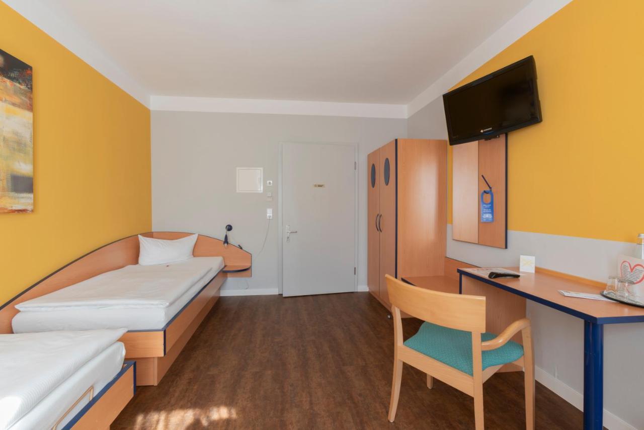 Hotel Mit-Mensch Berlin Exterior photo
