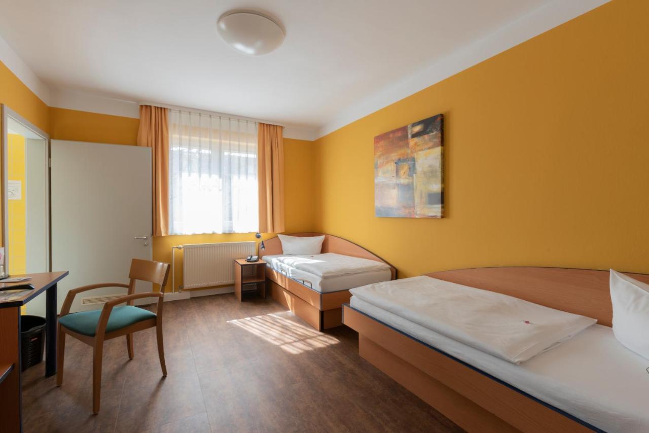 Hotel Mit-Mensch Berlin Exterior photo
