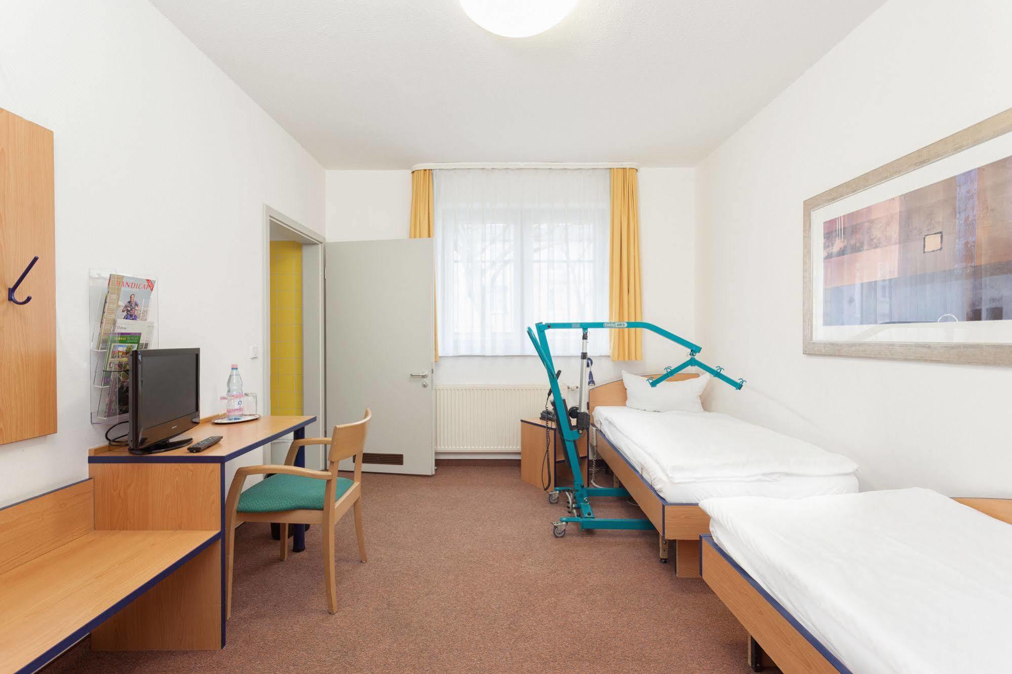 Hotel Mit-Mensch Berlin Exterior photo