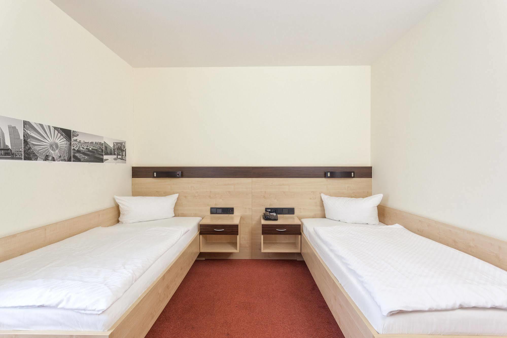 Hotel Mit-Mensch Berlin Exterior photo